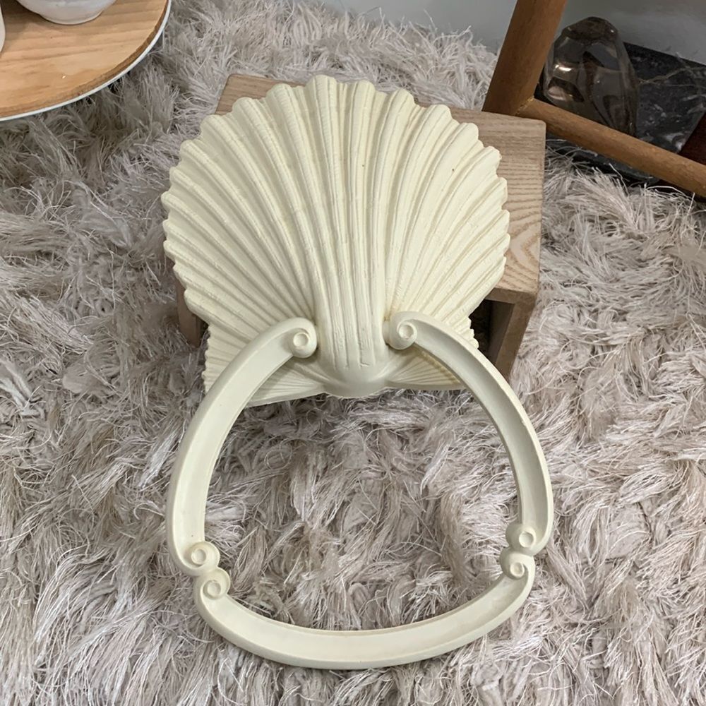 Vintage MCM HOMCO Plastic Seashell Towel‎ Holder Ivory/Off White
